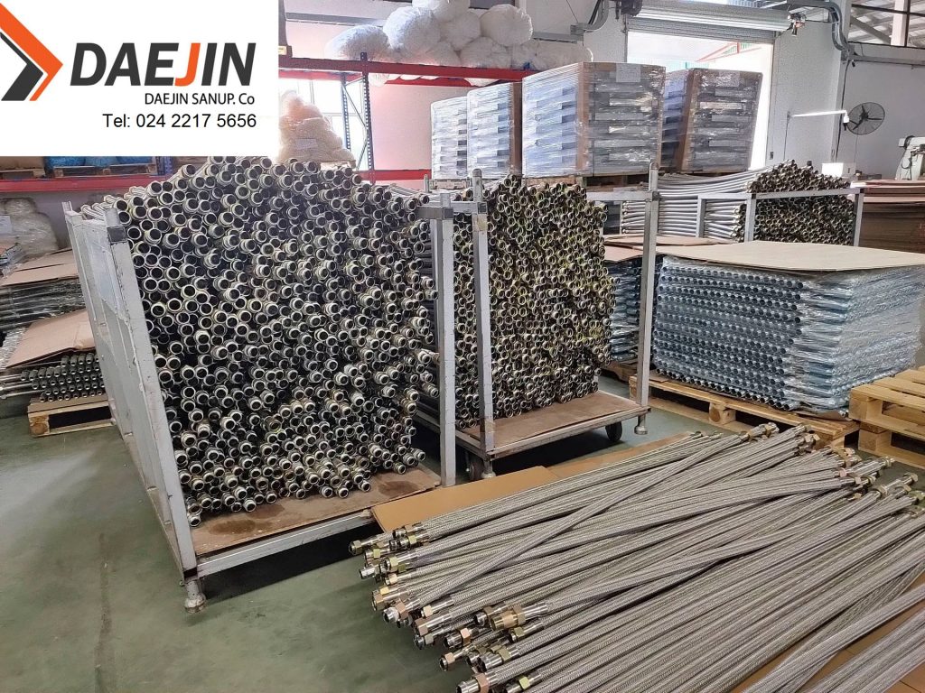 Ống mềm dẻo Inox gắn đầu phun chữa cháy Sprinkler.